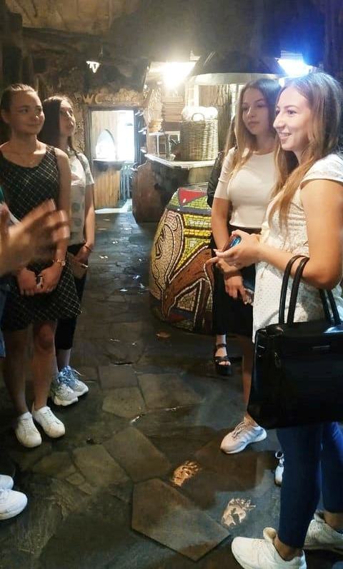 Знайомство з інтерєром закладу